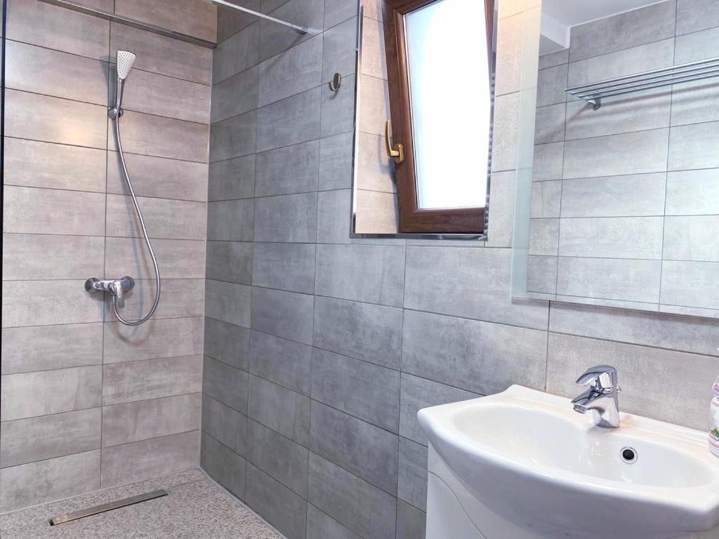 Casa Topazz Târgu Jiu Εξωτερικό φωτογραφία