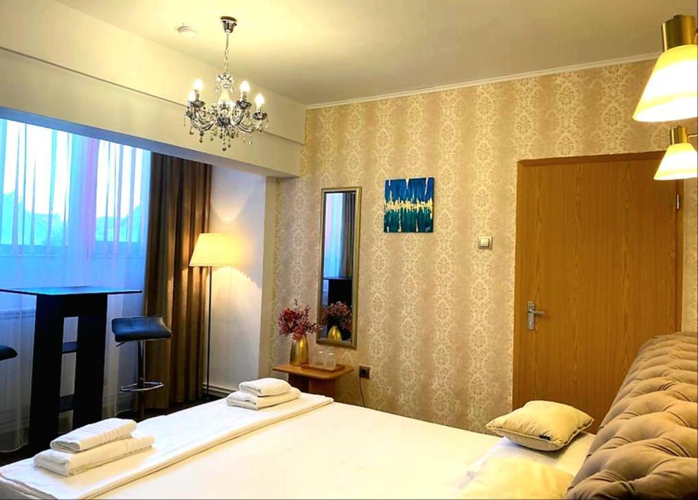 Casa Topazz Târgu Jiu Εξωτερικό φωτογραφία